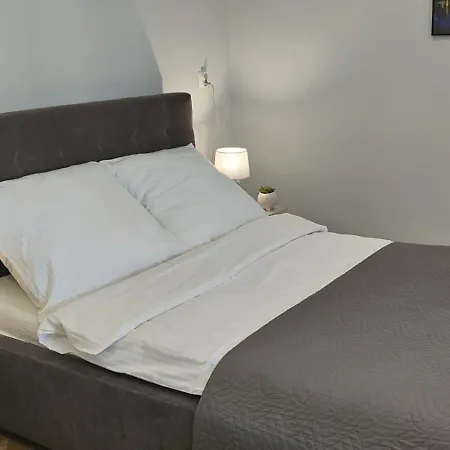Leliwa - Centrum - Blisko Dworca Pkp - Blisko Starowki - Restauracje I Sklepy W Poblizu - Pierwsze Pietro - Mozliwy Kurs Na Lotnisko -faktura - Kawa - Herbata - Apartment Tarnow